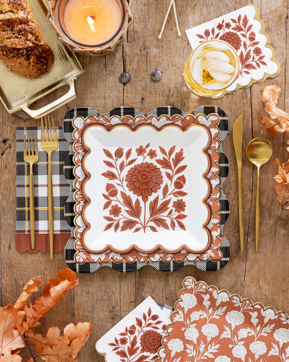 Black fall plaid 10-inch plate with traditional tartan pattern design