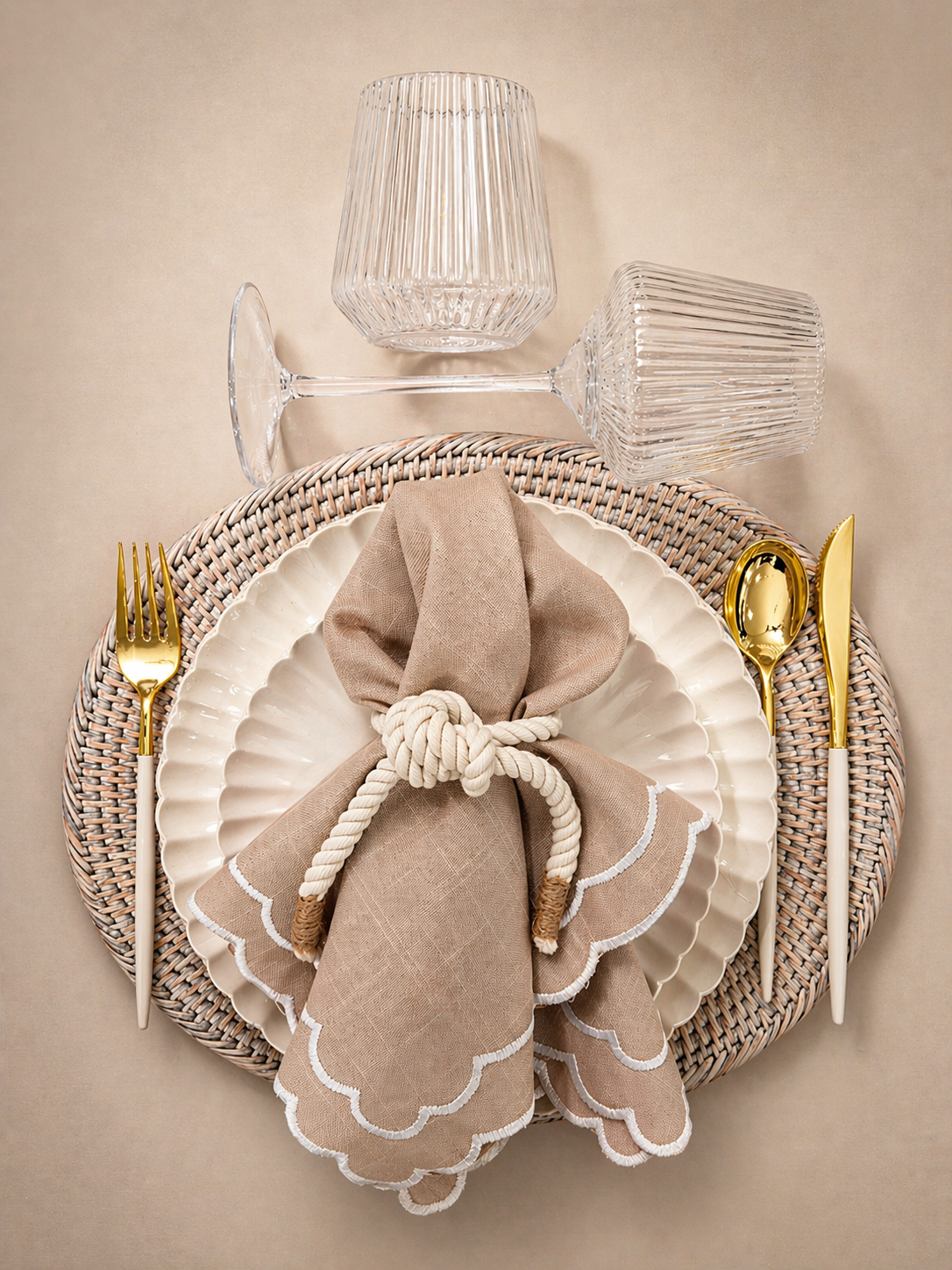 Rattan in Taupe